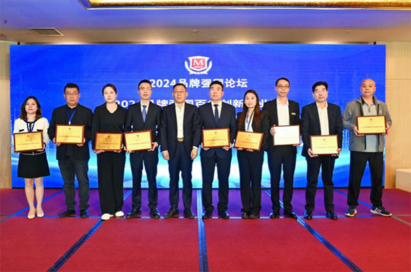 鑫源汽車榮膺十大領(lǐng)軍品牌，龔大興董事長獲評創(chuàng)新企業(yè)家