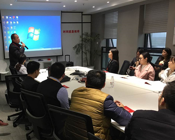 紀(jì)檢監(jiān)察部赴重租賃公司開展廉潔教育培訓(xùn)活動(dòng)