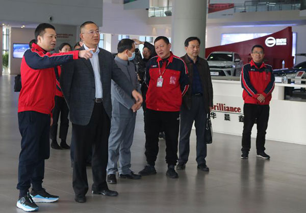 涪陵區委副書記、區政府區長劉忠一行蒞臨鑫源汽車調研